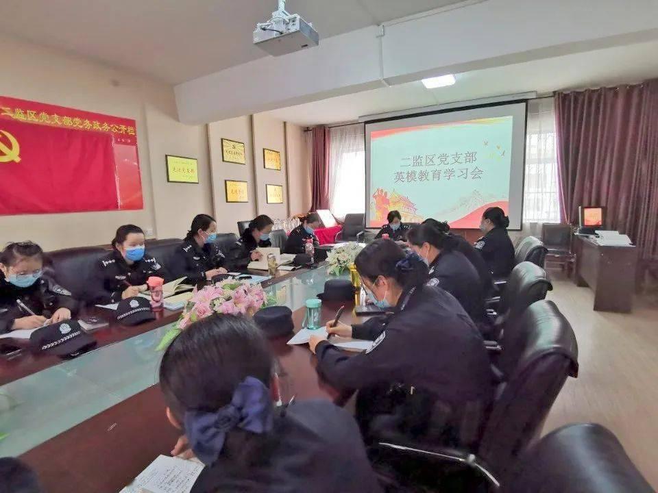 芭比一字肩